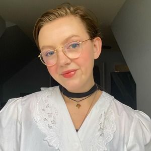 Meet your Posher, Cassandra